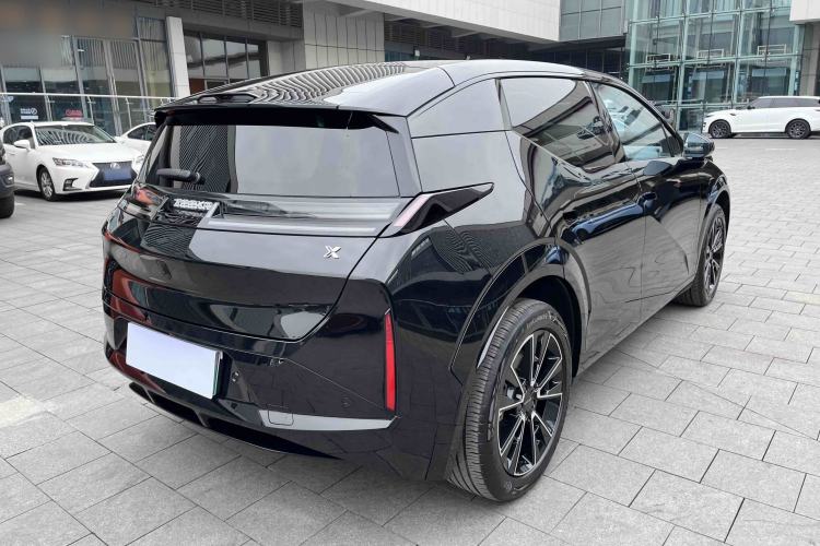 Used Zeekr X 2025 5-Seater Long-Range Version Exterior 8