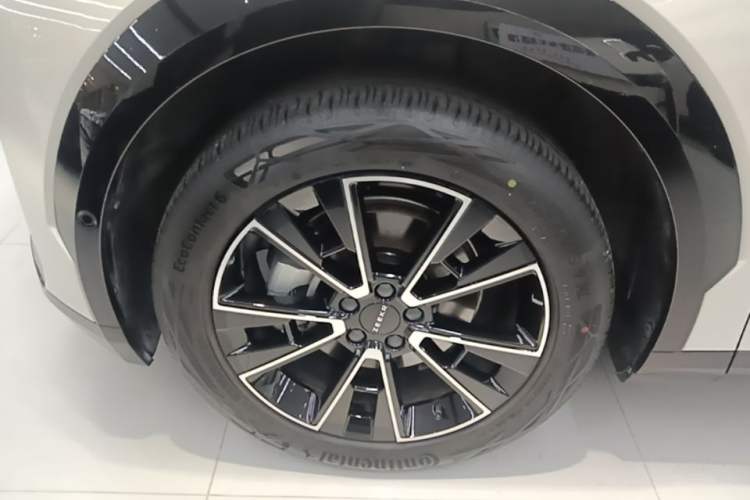Used Zeekr X 2025 Four-Seater Rear-Drive Cube Version Left Front Wheel Hub