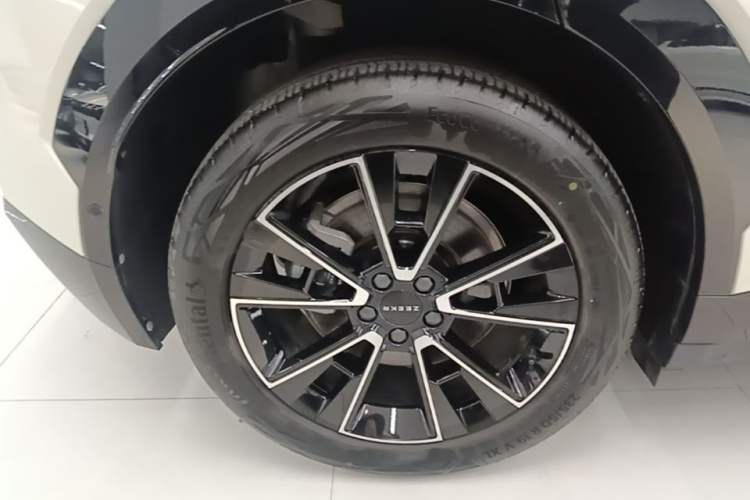 Used Zeekr X 2025 Four-Seater Rear-Drive Cube Version Right Rear Wheel Hub