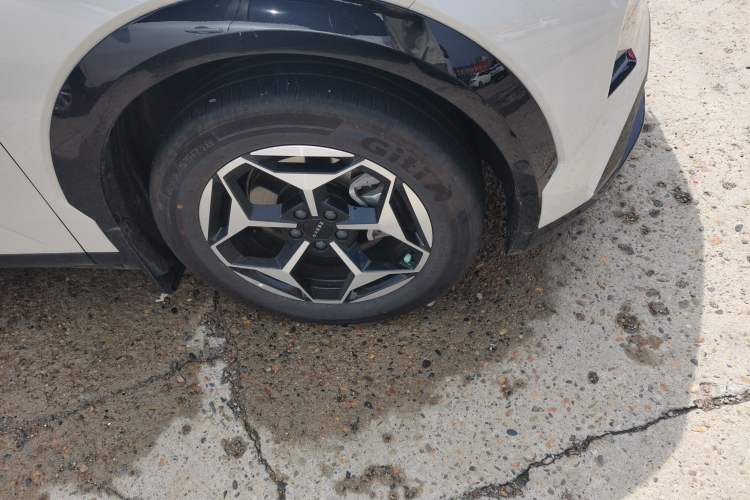Used Zeekr X 2025 5-Seater Rear-Drive Version Right Front Wheel Hub