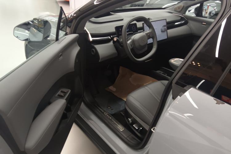 Used Zeekr X 2025 5-Seater Four-Wheel Drive Sport Version Driver Seat