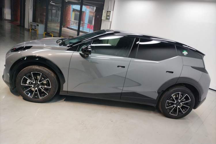 Used Zeekr X 2025 5-Seater Long-Range Version Exterior 2