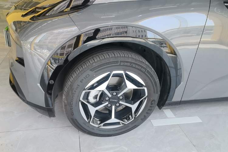 Used Zeekr X 2025 5-Seater Rear-Drive Version Left Front Wheel Hub