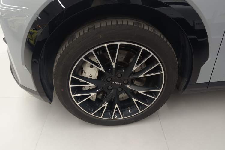 Used Zeekr X 2025 5-Seater Four-Wheel Drive Sport Version Left Front Wheel Hub