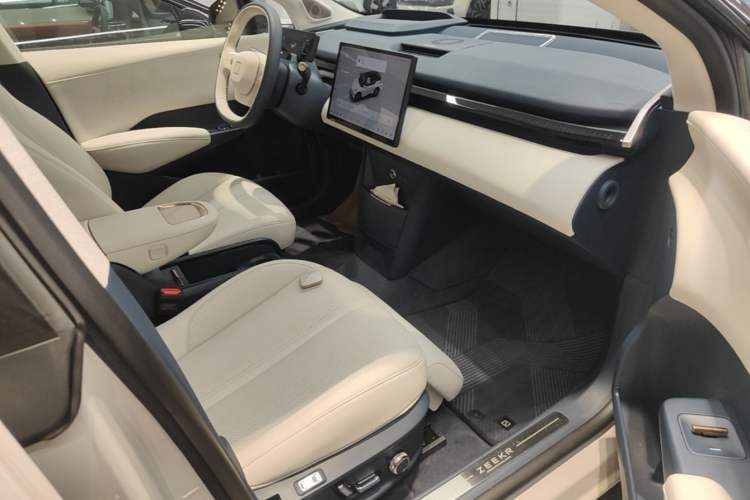 Used Zeekr X 2025 Four-Seater Rear-Drive Cube Version Right Front Seat
