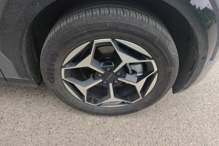 Used Zeekr X 2025 5-Seater Rear-Drive Version Right Front Wheel Hub