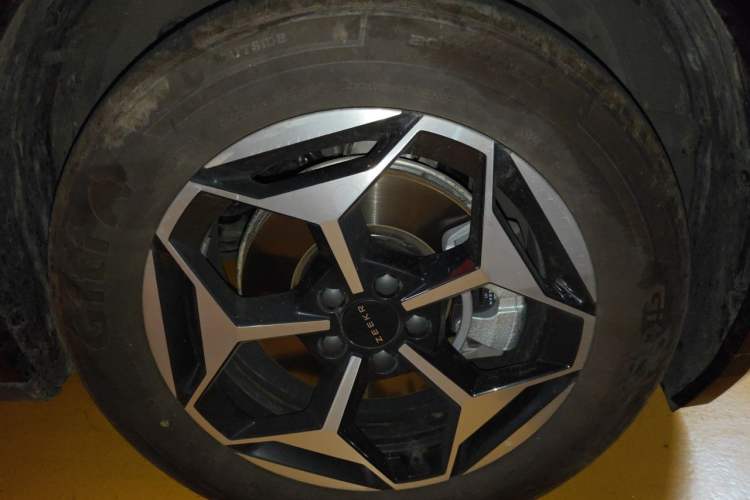 Used Zeekr X 2025 5-Seater Rear-Drive Version Right Front Wheel Hub
