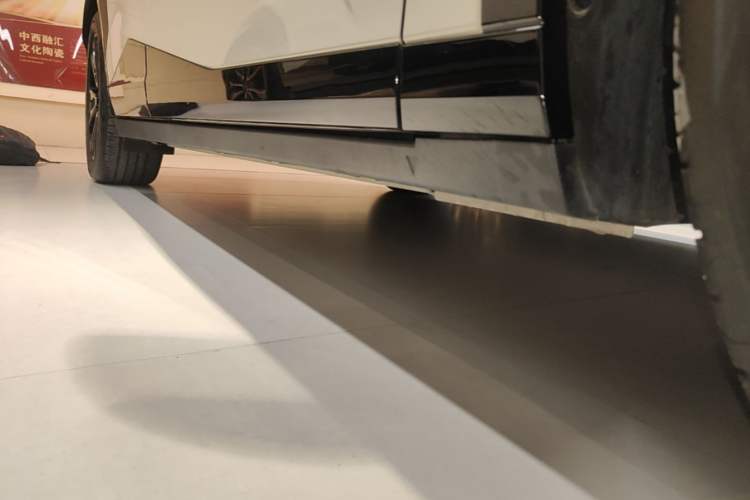 Used Zeekr X 2025 Four-Seater Rear-Drive Cube Version Right Side Sill