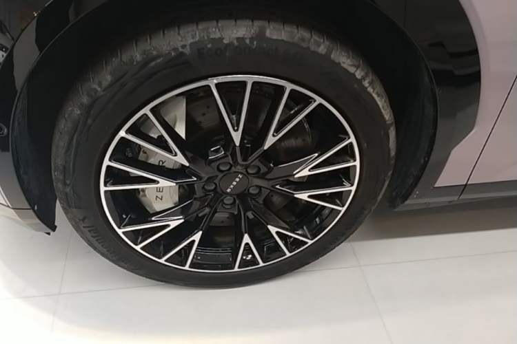 Used Zeekr X 2025 Four-Seater Rear-Drive Cube Version Left Front Wheel Hub