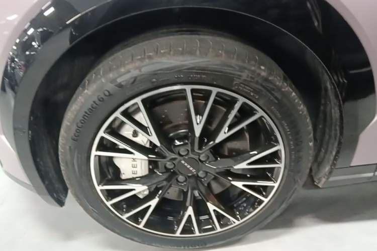 Used Zeekr X 2025 Four-Seater Rear-Drive Cube Version Left Front Wheel Hub