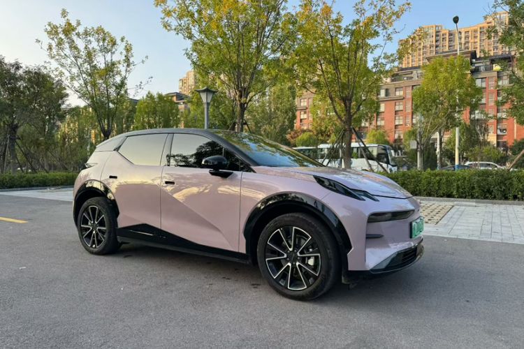 Used Zeekr X 2025 5-Seater Long-Range Version Exterior 9