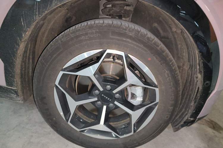 Used Zeekr X 2025 5-Seater Rear-Drive Version Right Front Wheel Hub