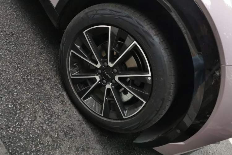 Used Zeekr X 2025 5-Seater Rear-Drive Version Right Front Wheel Hub