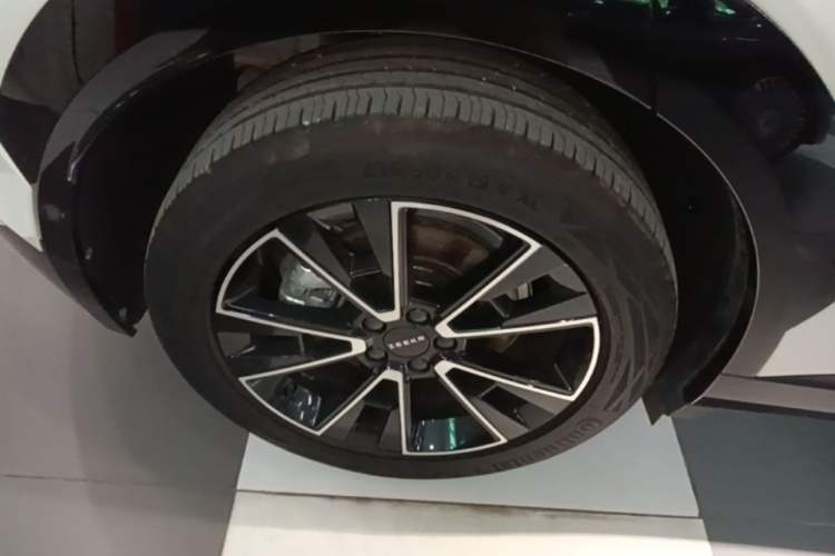 Used Zeekr X 2025 Four-Seater Rear-Drive Cube Version Right Rear Wheel Hub