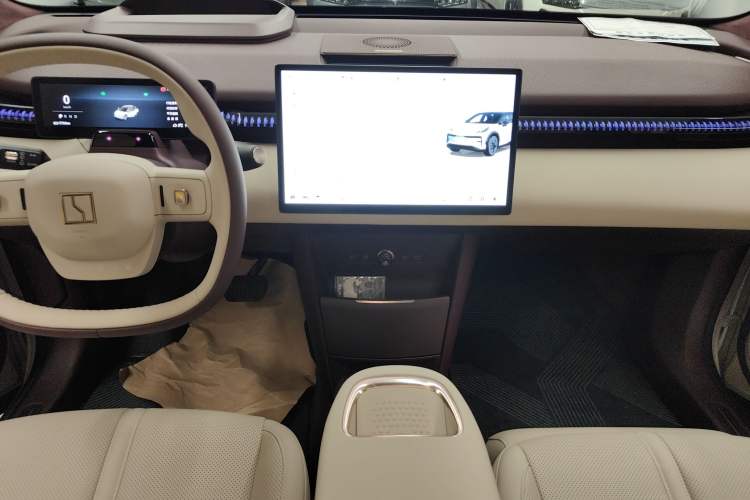 Used Zeekr X 2025 Four-Seater Rear-Drive Cube Version Audio And AC Panel