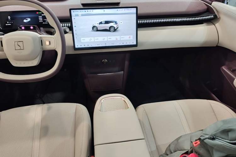 Used Zeekr X 2025 Four-Seater Rear-Drive Cube Version Audio And AC Panel