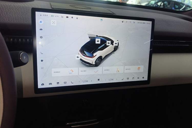 Used Zeekr X 2025 Four-Seater Rear-Drive Cube Version Audio And AC Panel