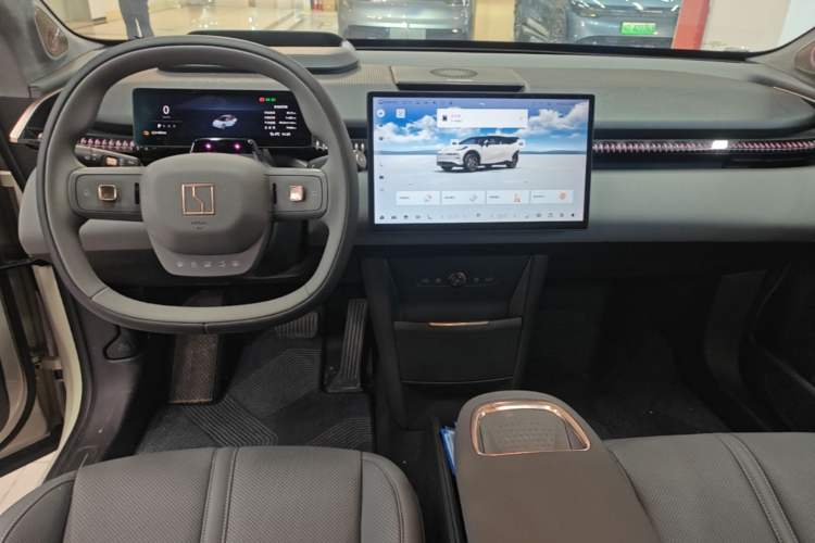Used Zeekr X 2025 Four-Seater Rear-Drive Cube Version Center Console