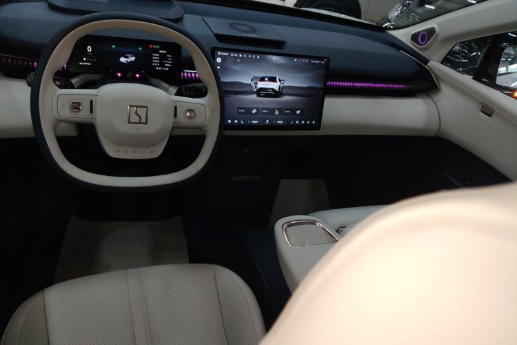 Used Zeekr X 2025 Four-Seater Rear-Drive Cube Version Center Console
