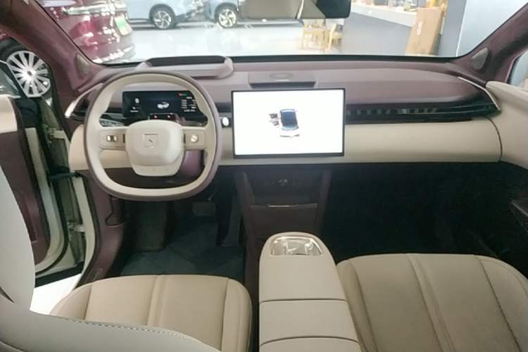 Used Zeekr X 2025 Four-Seater Rear-Drive Cube Version Center Console