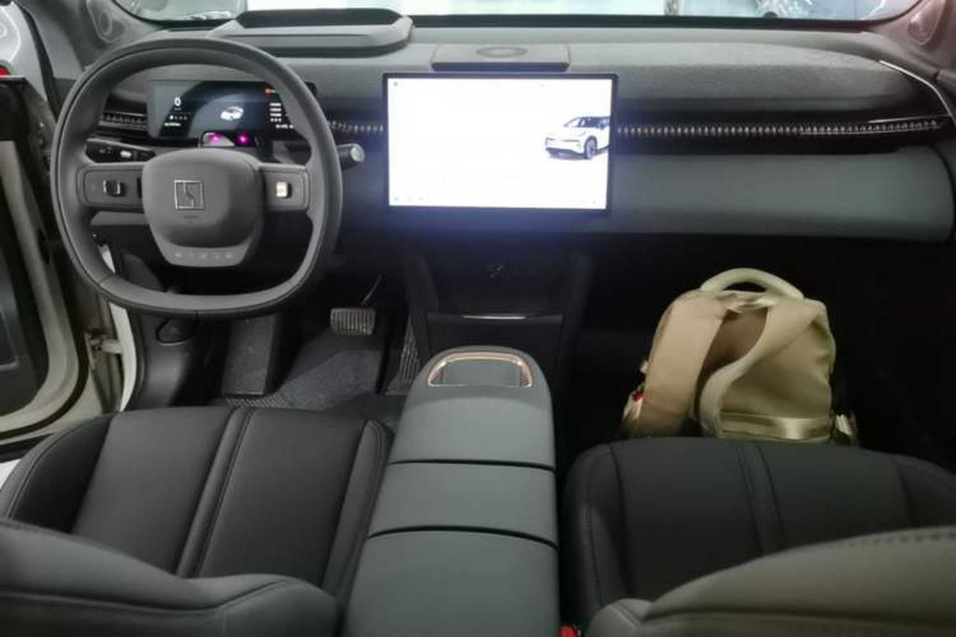 Used Zeekr X 2025 Four-Seater Rear-Drive Cube Version Center Console