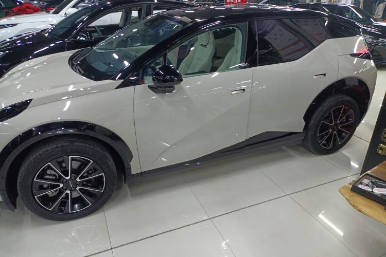 Used Zeekr X 2025 5-Seater Four-Wheel Drive Sport Version Exterior 3