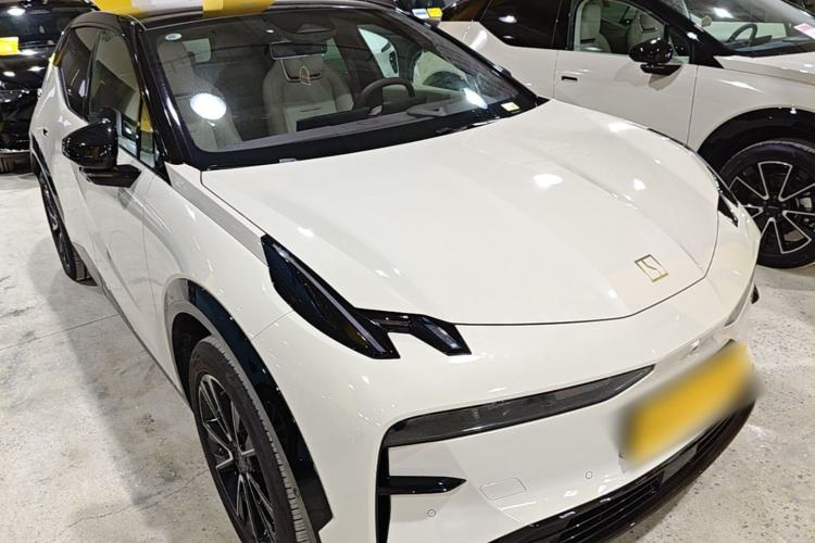Used Zeekr X 2025 5-Seater Long-Range Version Front Right 45 Deg