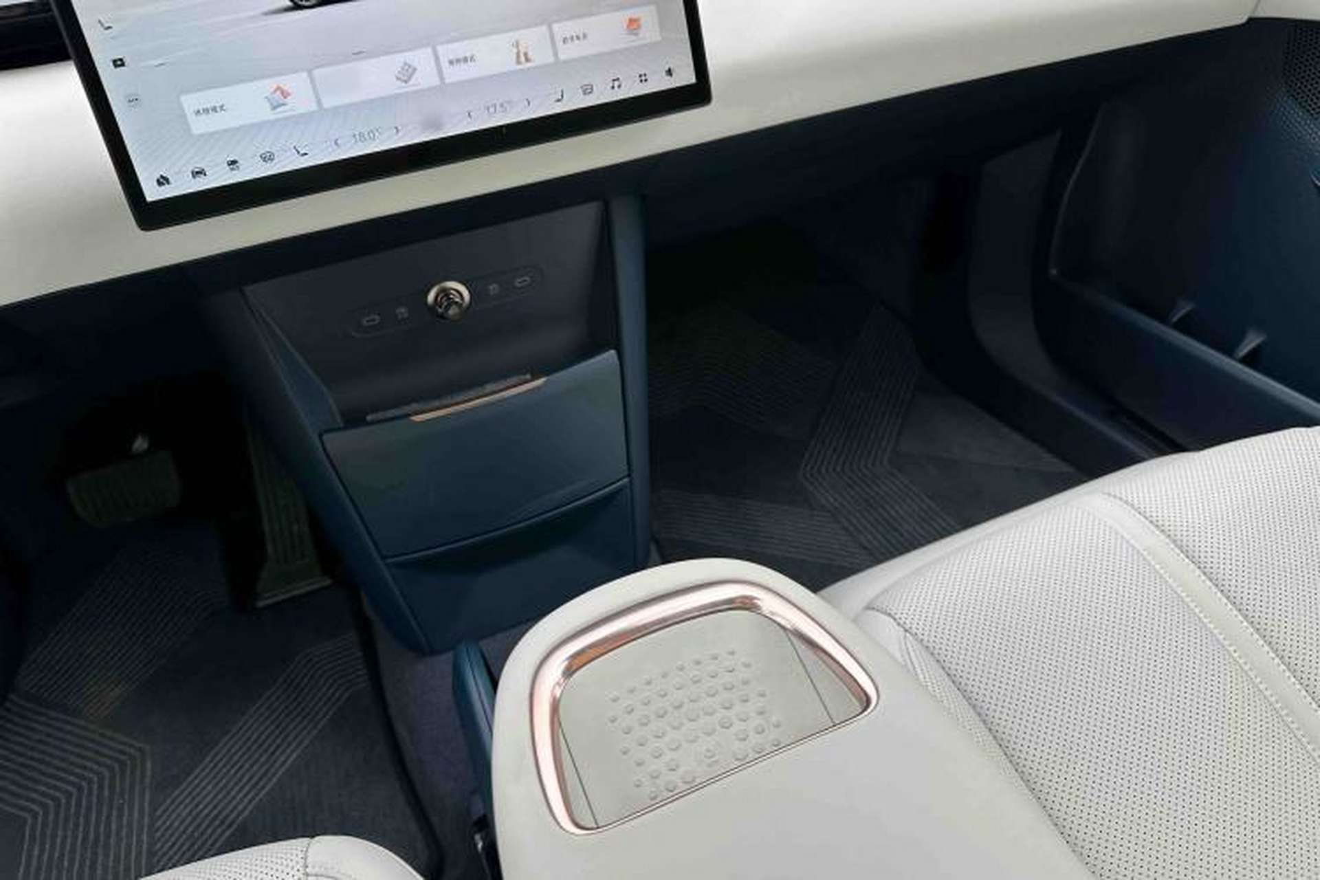 Used Zeekr X 2025 Four-Seater Rear-Drive Cube Version Interior 1