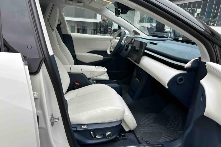 Used Zeekr X 2025 Four-Seater Rear-Drive Cube Version Interior 3
