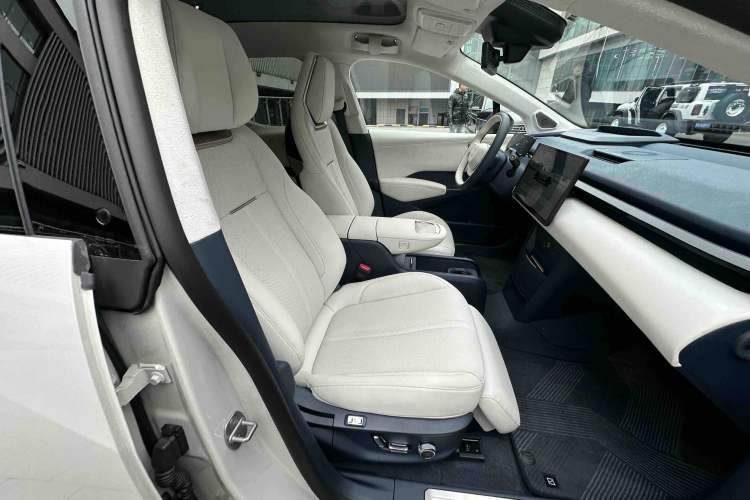 Used Zeekr X 2025 Four-Seater Rear-Drive Cube Version Interior 4