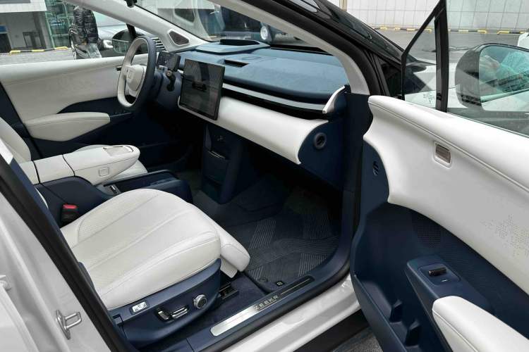Used Zeekr X 2025 Four-Seater Rear-Drive Cube Version Interior 6