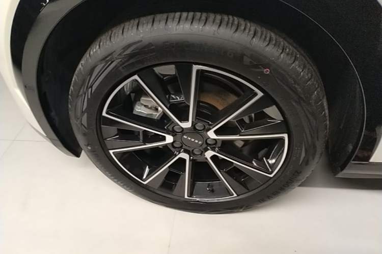 Used Zeekr X 2025 Four-Seater Rear-Drive Cube Version Left Front Wheel Hub
