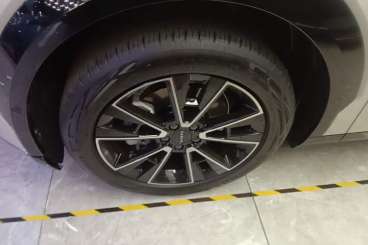 Used Zeekr X 2025 Four-Seater Rear-Drive Cube Version Left Front Wheel Hub
