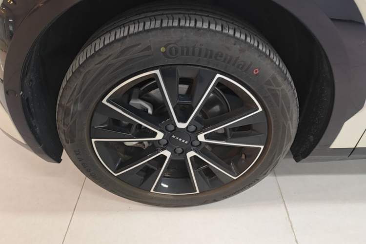Used Zeekr X 2025 Four-Seater Rear-Drive Cube Version Left Front Wheel Hub