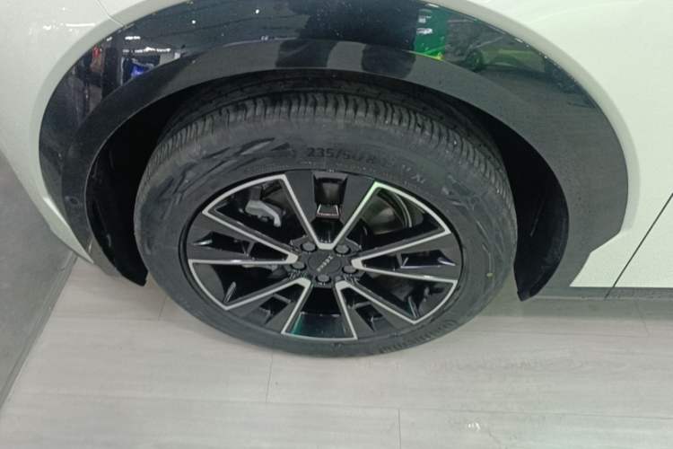 Used Zeekr X 2025 Four-Seater Rear-Drive Cube Version Left Front Wheel Hub