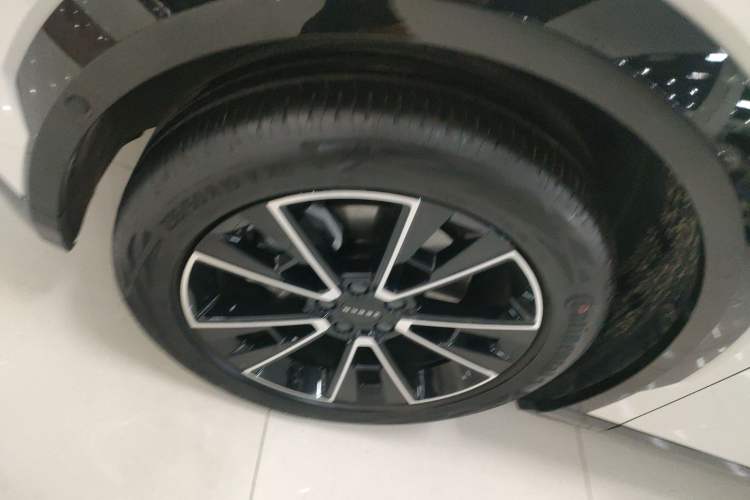 Used Zeekr X 2025 Four-Seater Rear-Drive Cube Version Left Front Wheel Hub