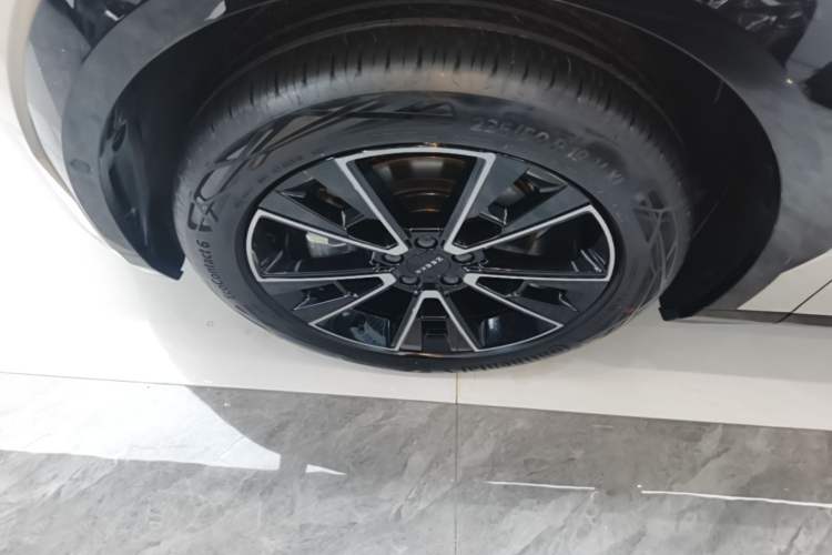 Used Zeekr X 2025 Four-Seater Rear-Drive Cube Version Left Front Wheel Hub