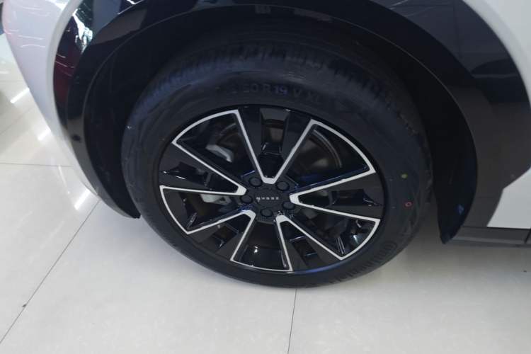 Used Zeekr X 2025 Four-Seater Rear-Drive Cube Version Left Front Wheel Hub