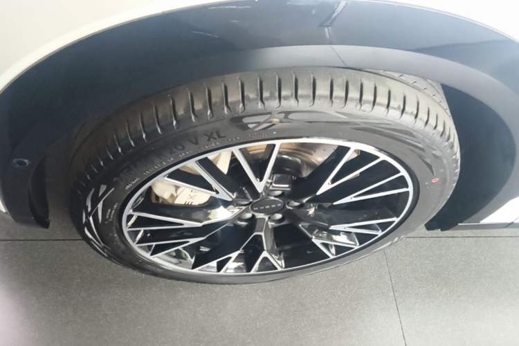 Used Zeekr X 2025 Four-Seater Rear-Drive Cube Version Left Front Wheel Hub