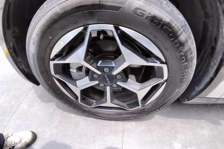 Used Zeekr X 2025 5-Seater Rear-Drive Version Left Front Wheel Hub