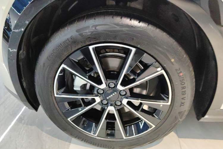 Used Zeekr X 2025 Four-Seater Rear-Drive Cube Version Left Front Wheel Hub
