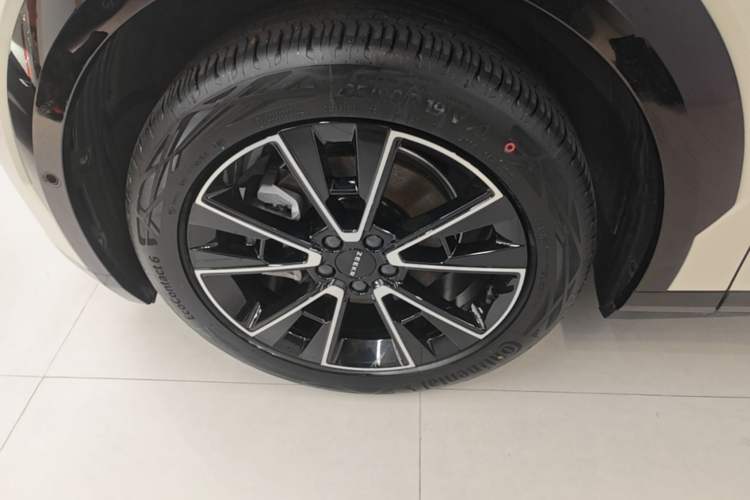 Used Zeekr X 2025 Four-Seater Rear-Drive Cube Version Left Front Wheel Hub