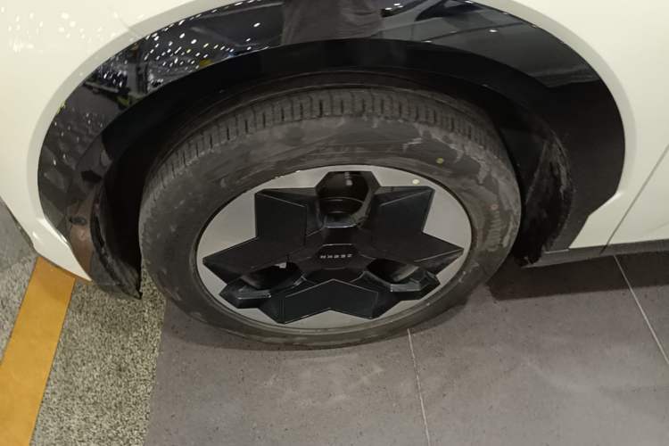 Used Zeekr X 2025 Four-Seater Rear-Drive Cube Version Left Front Wheel Hub