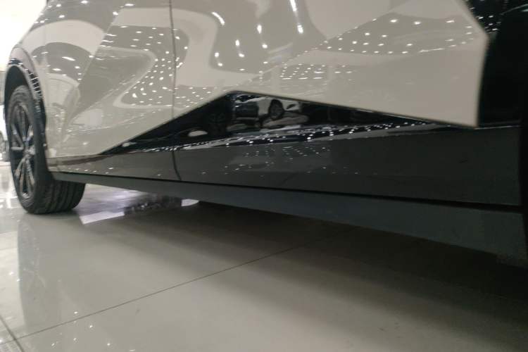Used Zeekr X 2025 Four-Seater Rear-Drive Cube Version Left Side Sill