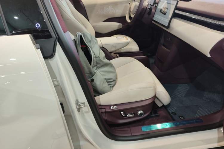 Used Zeekr X 2025 Four-Seater Rear-Drive Cube Version Right Front Seat