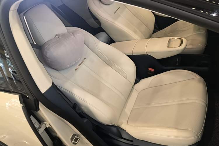 Used Zeekr X 2025 5-Seater Long-Range Version Right Front Seat