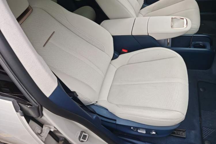 Used Zeekr X 2025 5-Seater Rear-Drive Version Right Front Seat