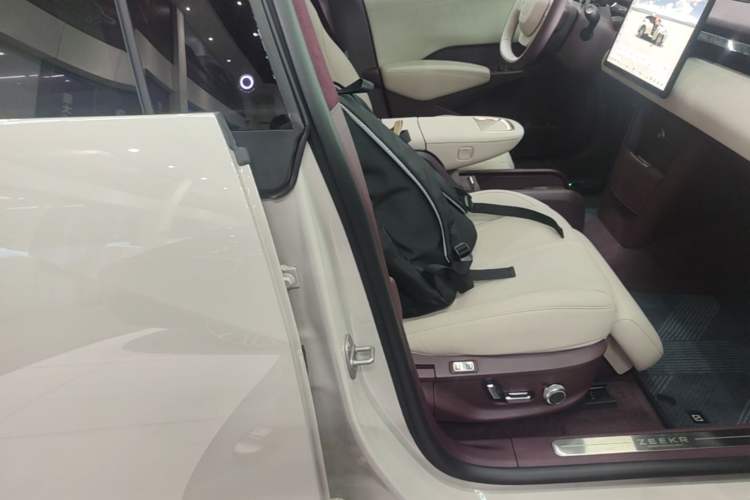 Used Zeekr X 2025 Four-Seater Rear-Drive Cube Version Right Front Seat