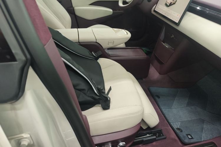Used Zeekr X 2025 Four-Seater Rear-Drive Cube Version Right Front Seat