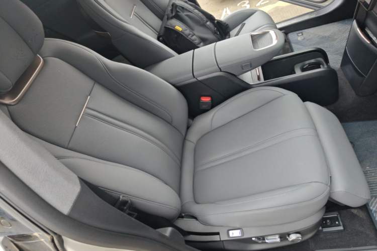 Used Zeekr X 2025 Four-Seater Rear-Drive Cube Version Right Front Seat